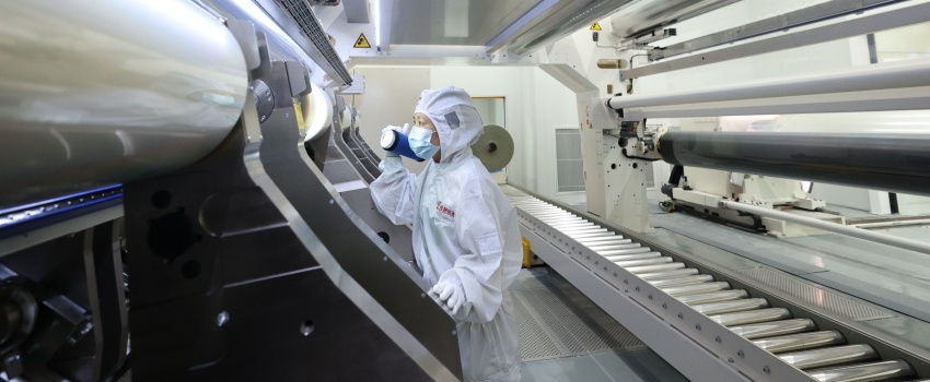 技術攻堅結碩果！合肥樂凱成功下線超寬幅超薄高端光學聚酯薄膜